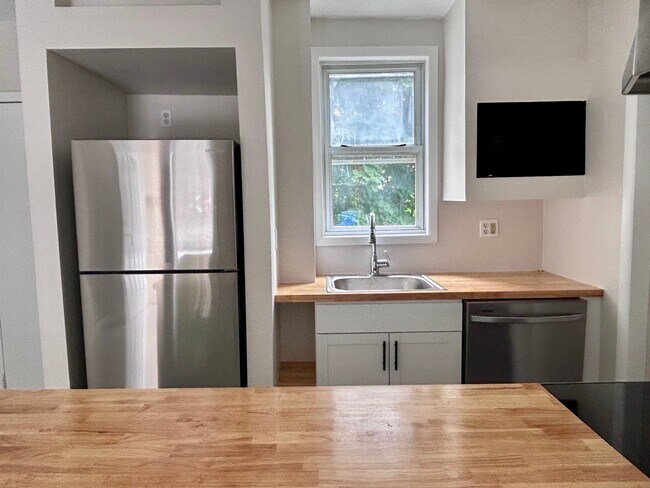 Kitchen - 140 Spring St