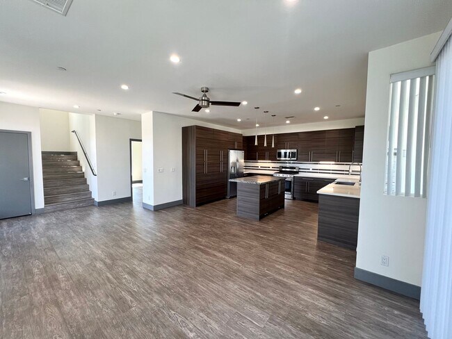 Building Photo - 6437 W 86th Pl