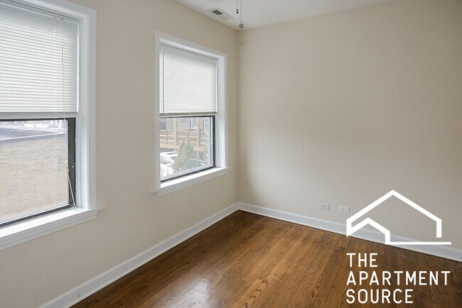 Foto del edificio - 1821 W Leland Ave