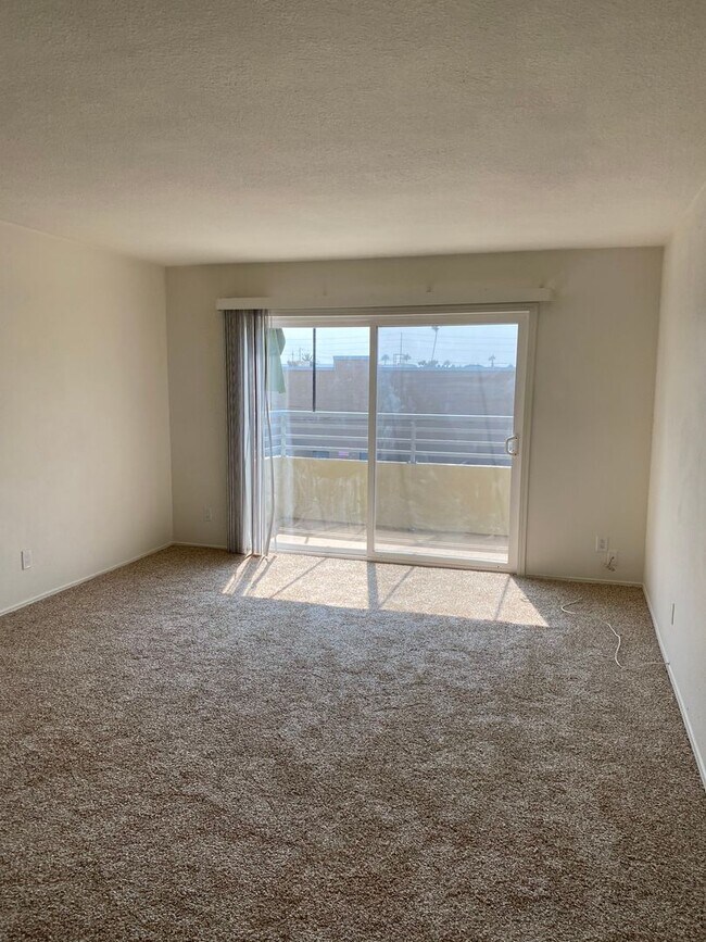 Foto del edificio - 1 Bed - 1 Bath Single Story Condo; 2nd floor unit in Pacific Beach