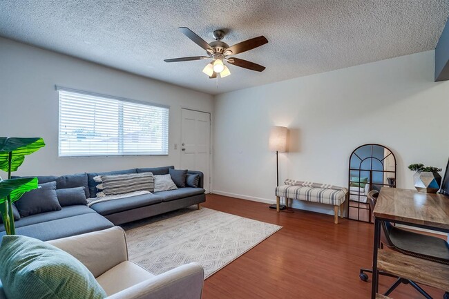 Building Photo - 625 W 92nd St