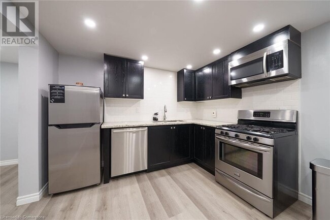 Building Photo - 39 Bonaparte Way