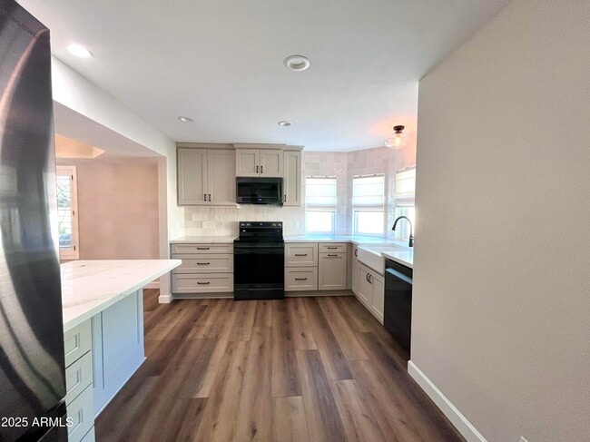 Foto del edificio - 4924 E Hillery Dr