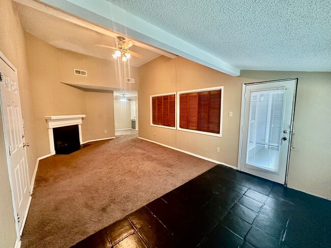 Building Photo - Second-floor unit with open floor plan!