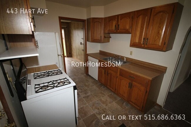 Building Photo - 443 Hart Ave