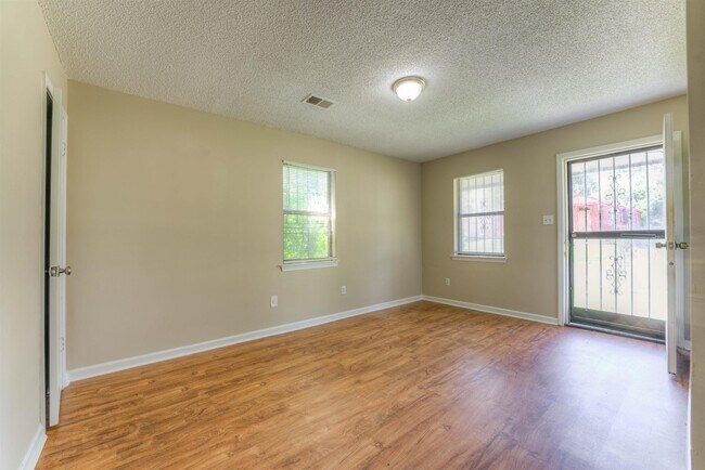 Building Photo - 1032 Lagrange Ave