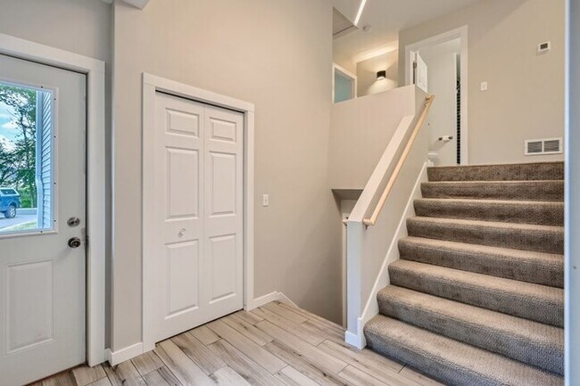 Foto del edificio - 14150 Rolling Oaks Circle NE, Prior Lake, ...