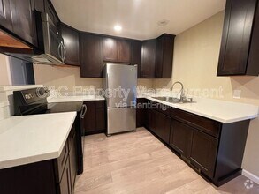 Building Photo - 802 Sunset Dr