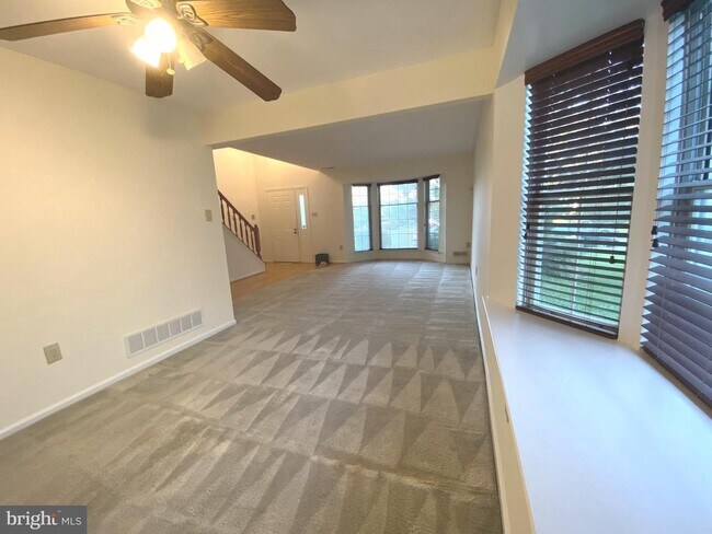 Foto del edificio - 11 Spruce Ct