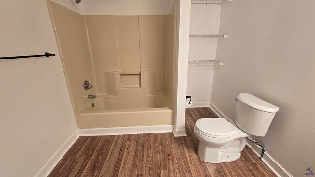 Foto del edificio - 313 Westcliff Center St