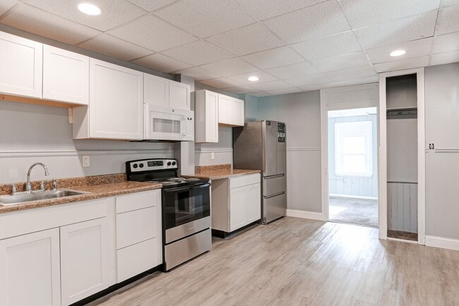 Building Photo - 302 S Front St