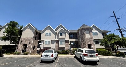Building Photo - 1633 N Grandview Ln