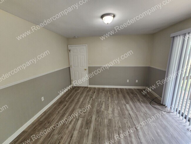 Foto del edificio - Spacious 3 bedroom 2 bathroom house