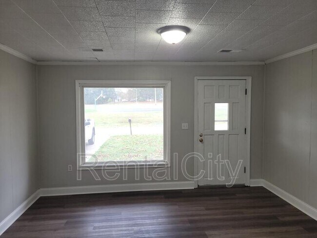 Foto del edificio - 150 N Poplar St