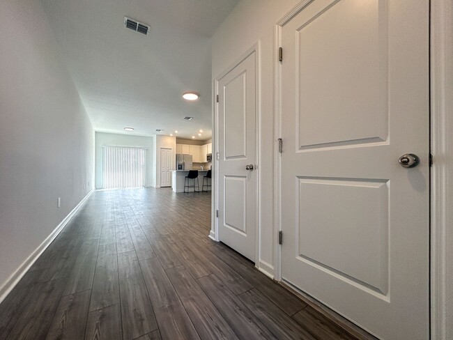 Foto del edificio - New Construction 3/2.5 Townhome in Tara Baywood