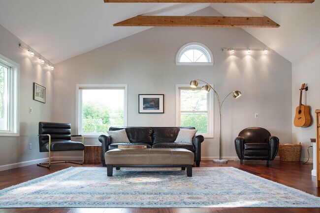 Foto del edificio - 18 Sandy Beach Rd