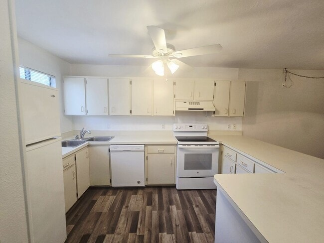 Foto del edificio - Limited-Time Offer: 1 month Rent free for 13 month lease, Apply now!