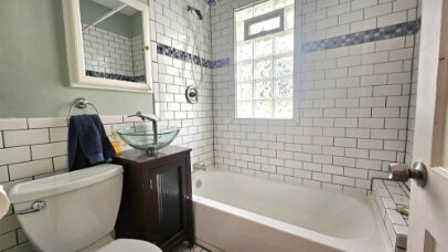 Foto del edificio - Charming 3-Bedroom Minneapolis Home with  Hardwood Floors & 2 Full Baths 11/1/2026