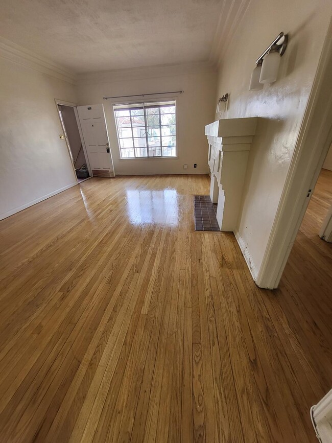 Building Photo - 4180 Garthwaite Ave