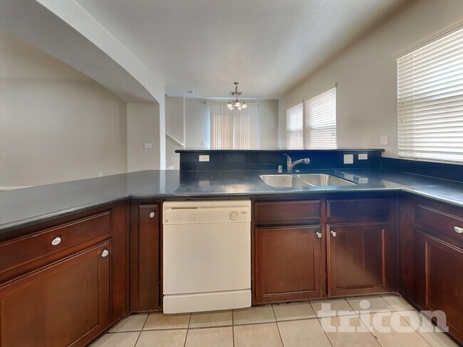 Foto del edificio - 5372 Flowing Spring St