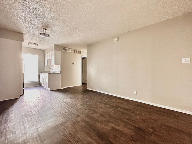 Foto del edificio - University Quarters - 1 Bed 1 Bath!!