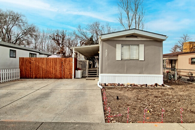 Building Photo - 527 Pisces Ln