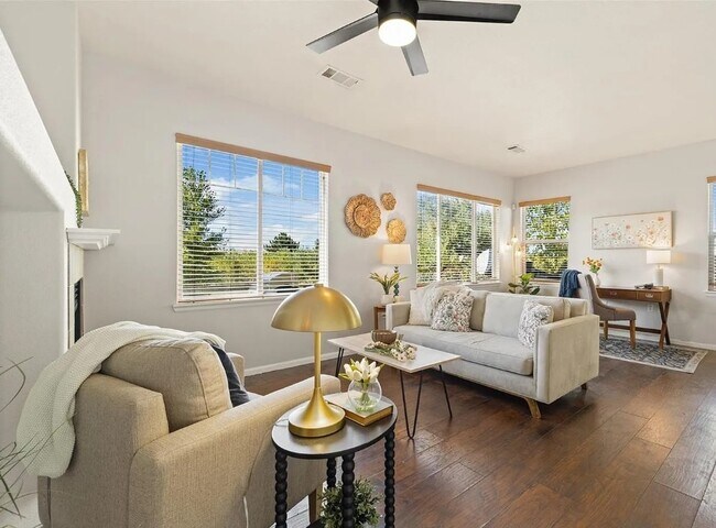 Foto del edificio - 13151 Grant Cir N