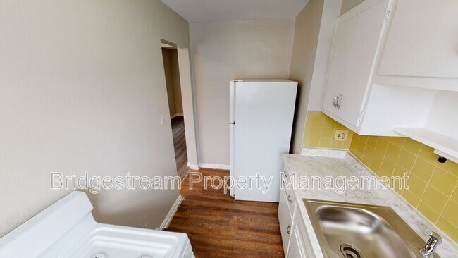 Foto del edificio - 619 Gainsborough Rd