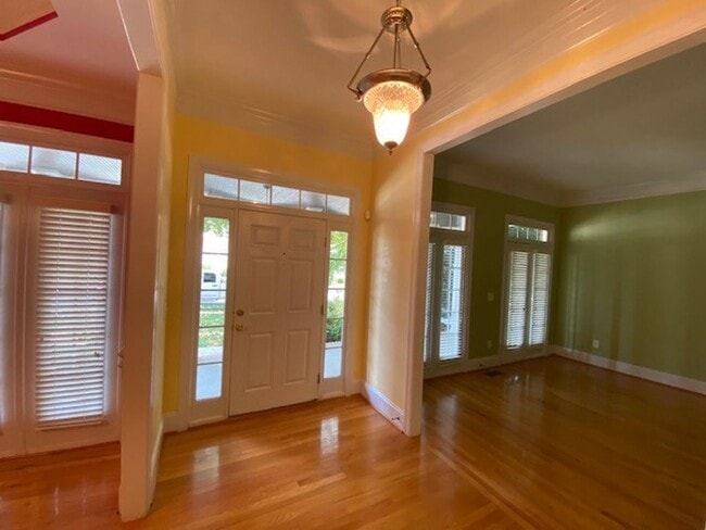 Building Photo - 131 Barclay Valley Dr