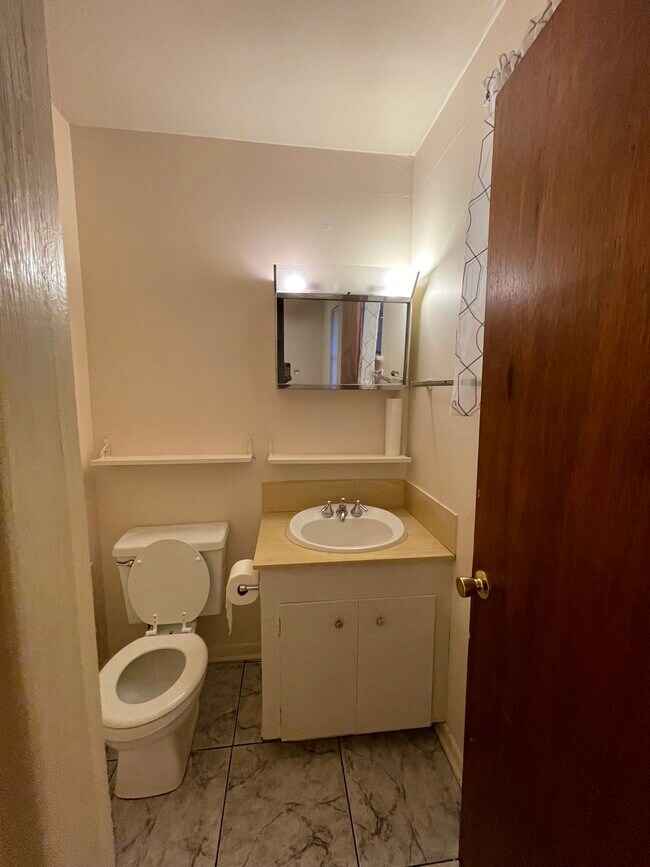 Building Photo - 1110 Dulles Dr