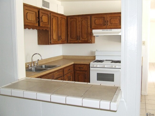 Building Photo - 1222 W 17th Pl