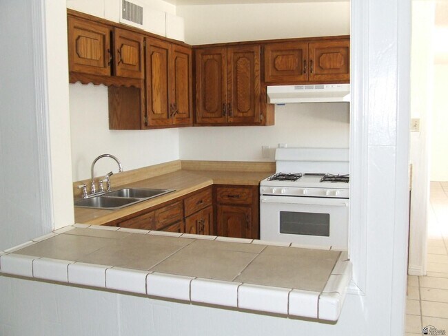 Foto del edificio - 1222 W 17th Pl