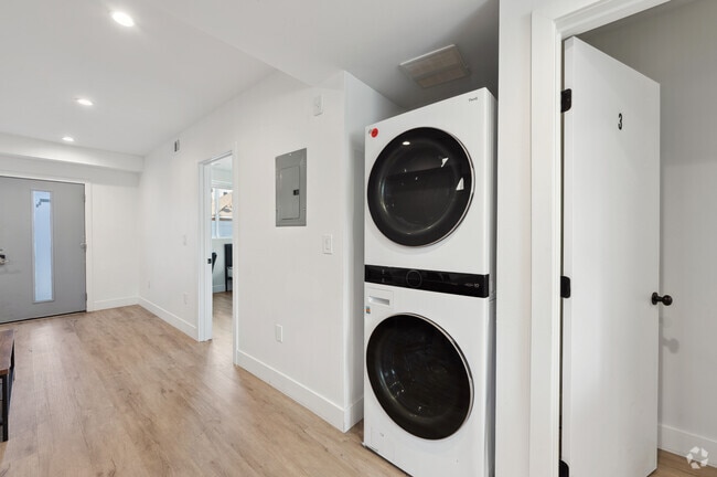 1297 1/4 4BR, 4BA - 1297-1299 W 36th St Student Housing near USC
