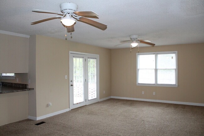 Building Photo - Beautiful brick home in SE Columbia!