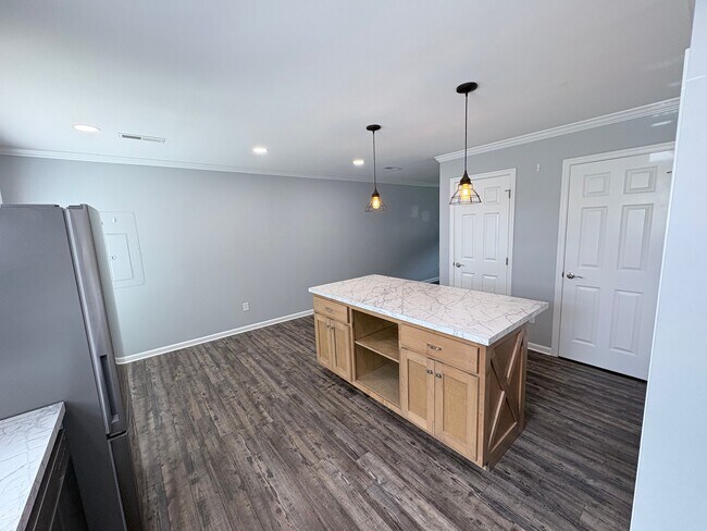 Building Photo - 102 Village Ter
