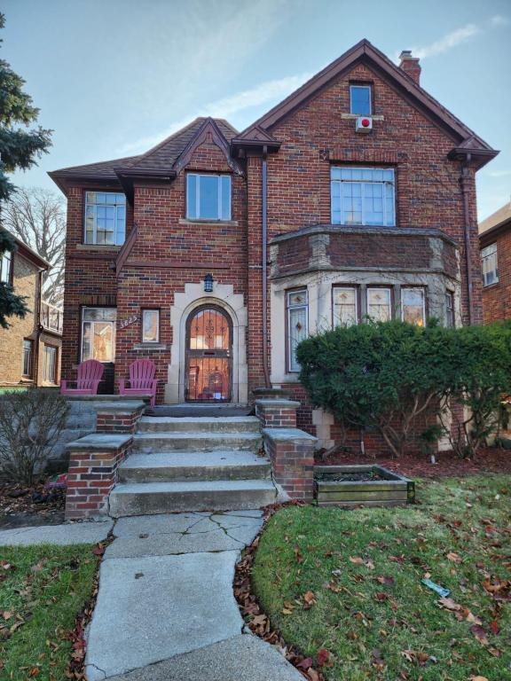 Primary Photo - 3825 Sturtevant St