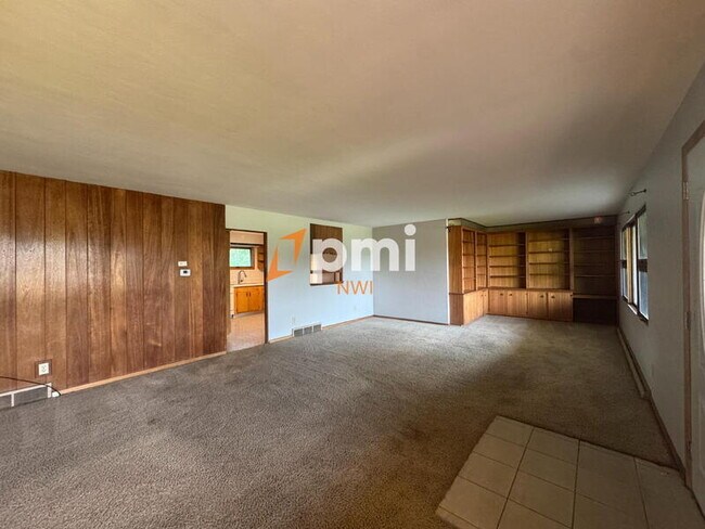 Foto del edificio - 330 E 69th Pl