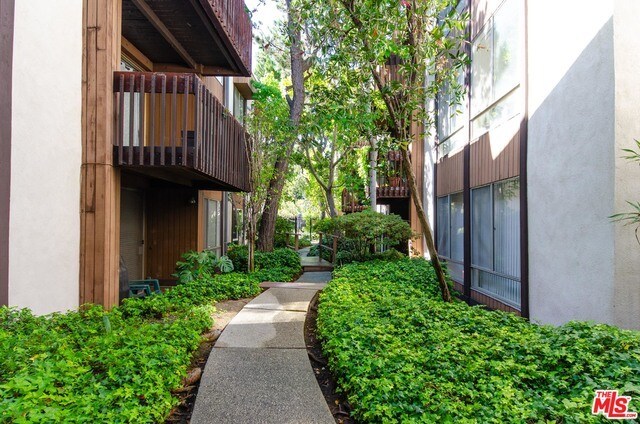 Building Photo - 1340 S Beverly Glen Blvd