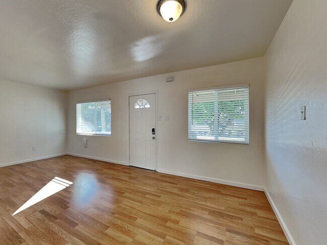 Foto del edificio - 278 Woodrow Ave