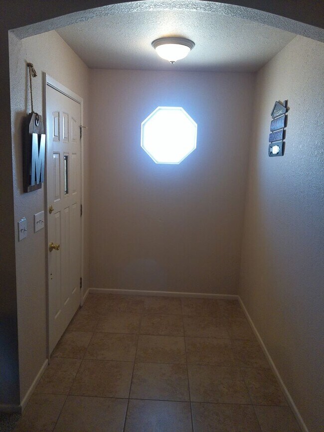 Foto del edificio - Seasonal  available Sept 1, 2025 to April 30,2026