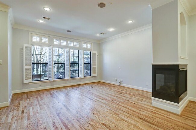 Foto del edificio - 111 Roy St