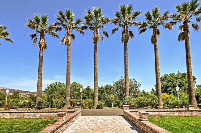 Foto del edificio - 10505 Center Ave