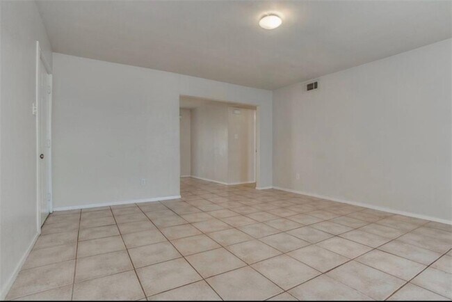 Building Photo - 2409 Ventura Dr