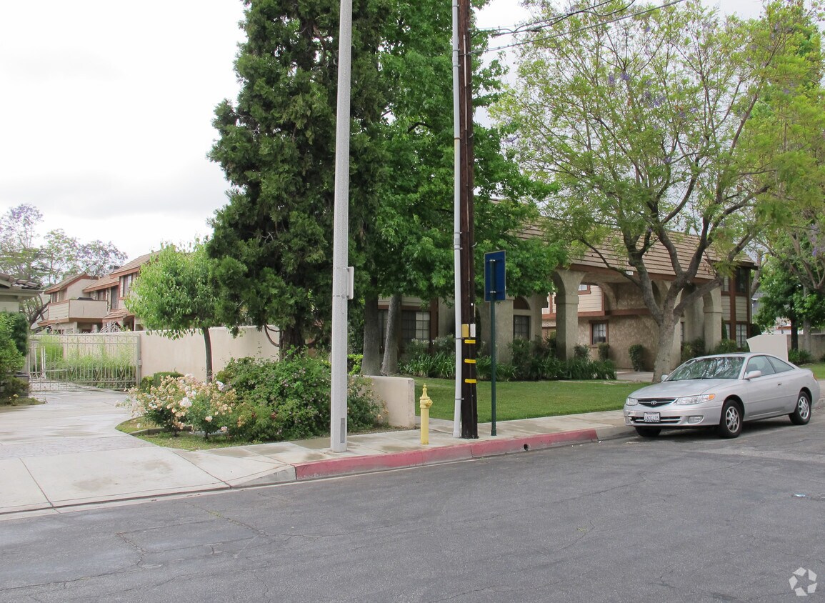 Building Photo - 1851 S Alta Vista Ave