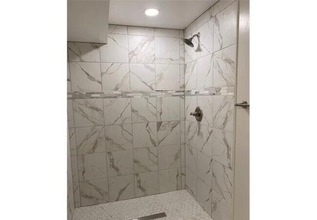 Foto del edificio - 610 E 43rd St