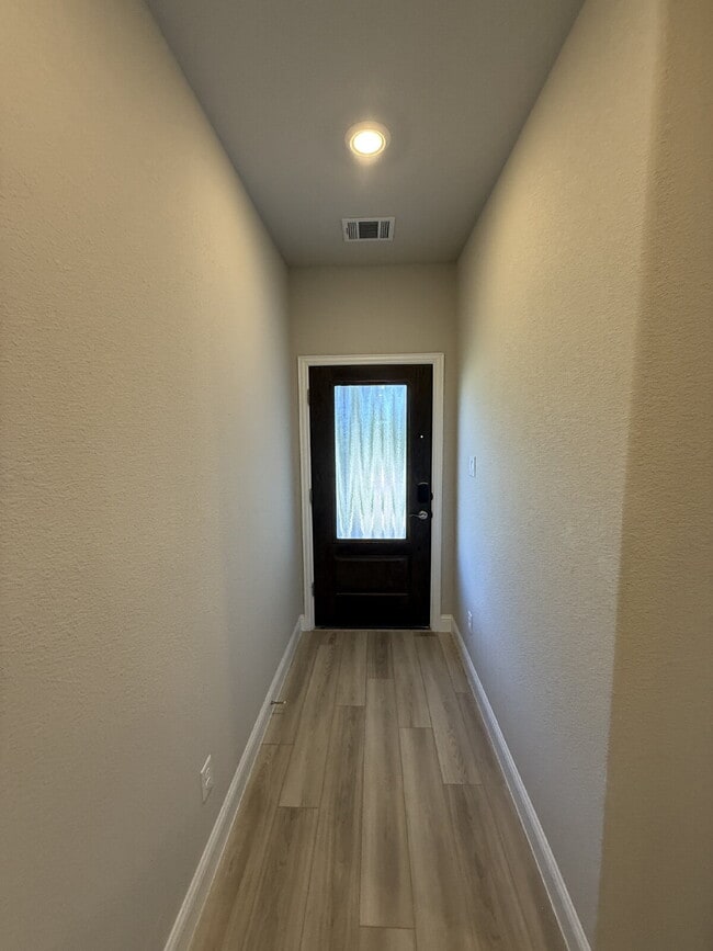 Foto del edificio - 3215 Sedge Grass Dr