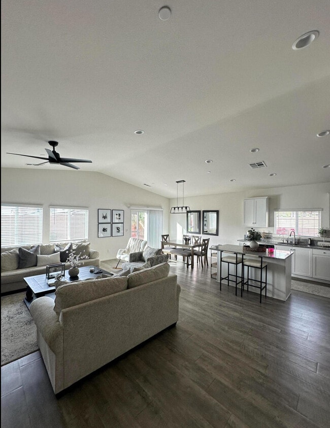 Building Photo - 44205 Le Seine Ln