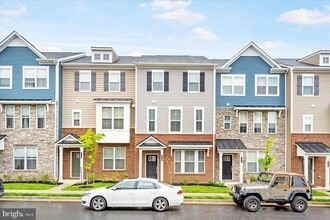 Building Photo - 1815 Iris Ln