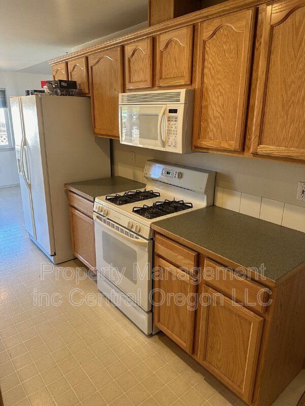 Foto del edificio - 3336 Northeast Hoona Drive