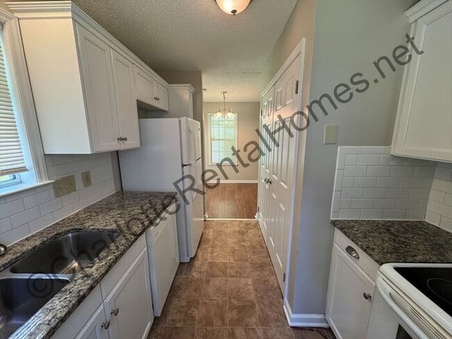 Foto del edificio - 3 bedroom 2 bathroom home in Charlotte!